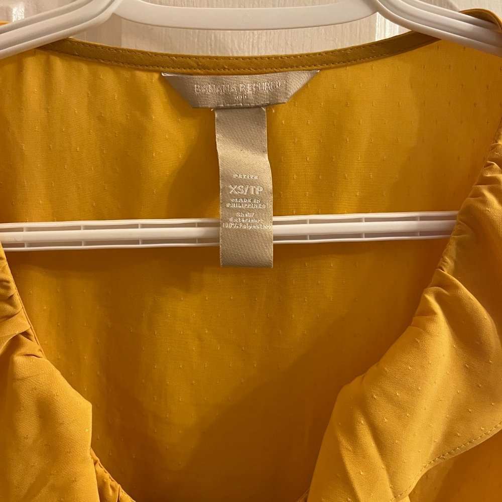 Banana Republic Ruffle Top - Picture 3 of 3